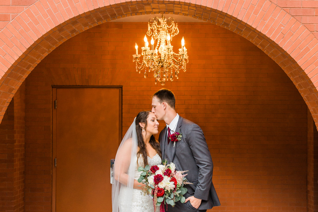 bride and groom portraits at the mansion on forsyth in savannah, ga